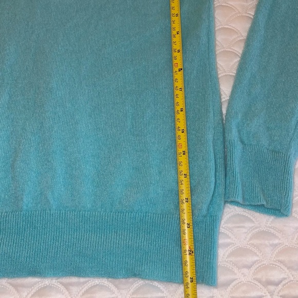Tahari 100% cashmere sweater - Picture 10 of 10